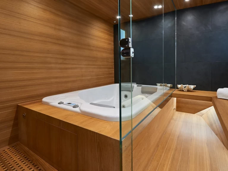 Alquiler de Yate de lujo, con o sin patrón Astondoa Tivat