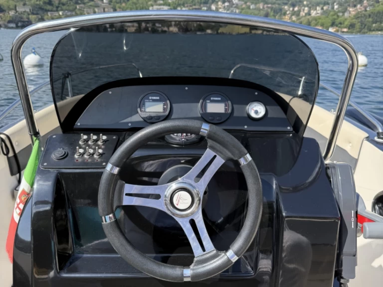 As Marine OPEN 570 de alquiler a Como (Ciudad)