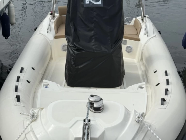 Alquiler de embarcaciones Nuova Jolly Prince 24 enCannes en Samboat