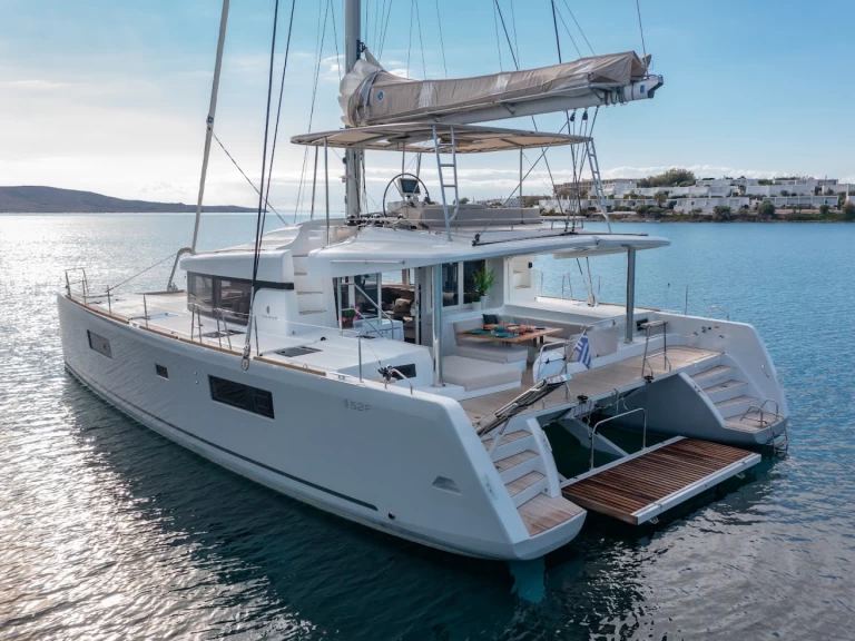 Alquiler de embarcaciones Lagoon Lagoon 52 F enLávrio en Samboat