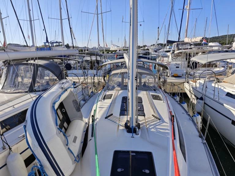 Alquiler de embarcaciones Bavaria Cruiser 37 enSukošan en Samboat