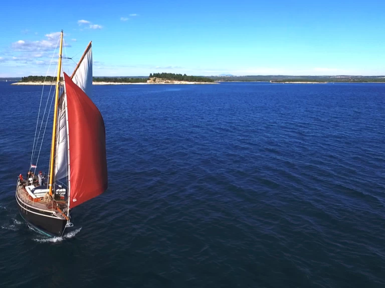 Alquiler de Unknown Pilot Cutter en Pula