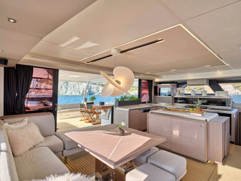 Alquiler Yate de lujo Fountaine Pajot con o sin  título de navegación