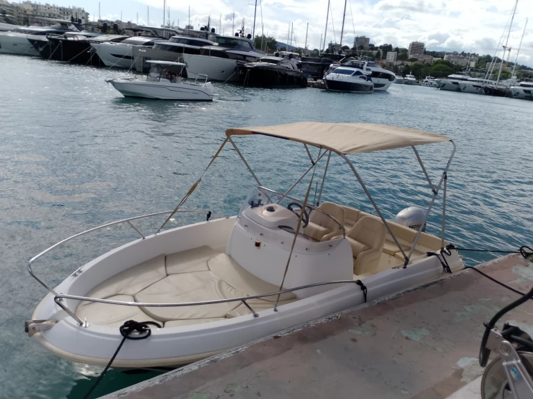 Jeanneau Cap Camarat 555 de alquiler a Antibes