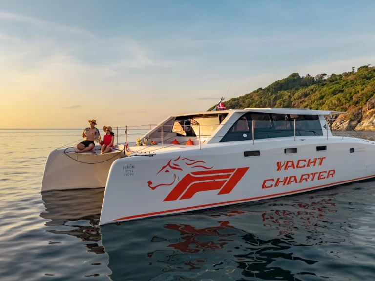 Alquiler de Stealth 420 F1 Power Catamaran en Phuket (City)