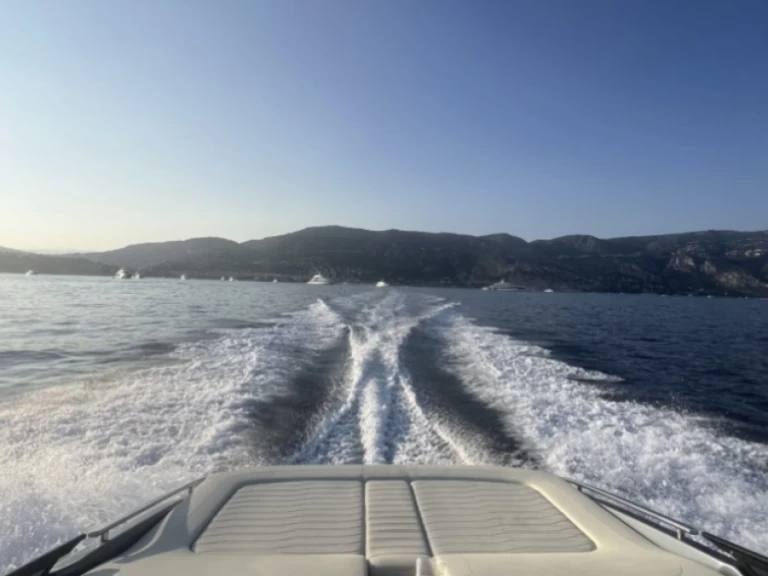 Alquiler de Cranchi Cranchi E26 en Nice