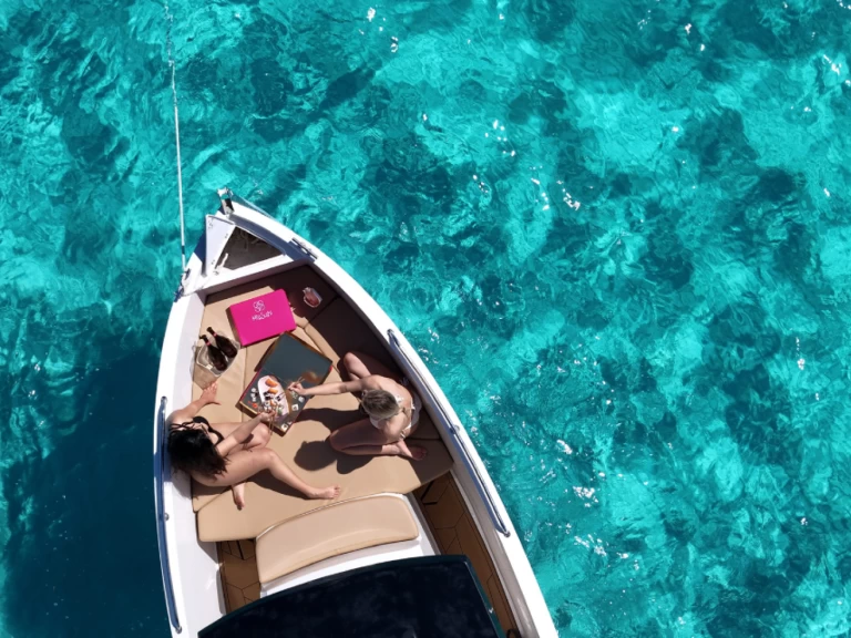 Alquiler Lancha Cattleya con o sin  título de navegación