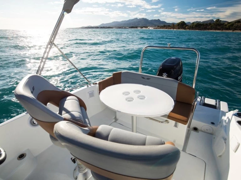 Alquiler de embarcaciones Bénéteau Flyer 6 SPACEdeck enMandelieu-la-Napoule en Samboat