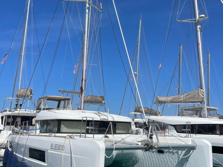 Alquiler de embarcaciones Lagoon Lagoon 40 enCapo d'Orlando en Samboat