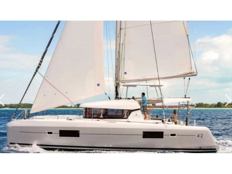 Lagoon Lagoon 42 de alquiler a Álimos