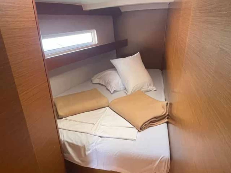 Jeanneau Sun Odyssey 440 de alquiler a Golfo Aranci