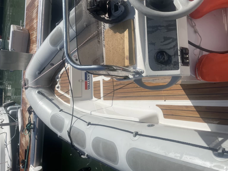 Alquiler de embarcaciones Valiant V 520 Sprint enCourseulles-sur-Mer en Samboat