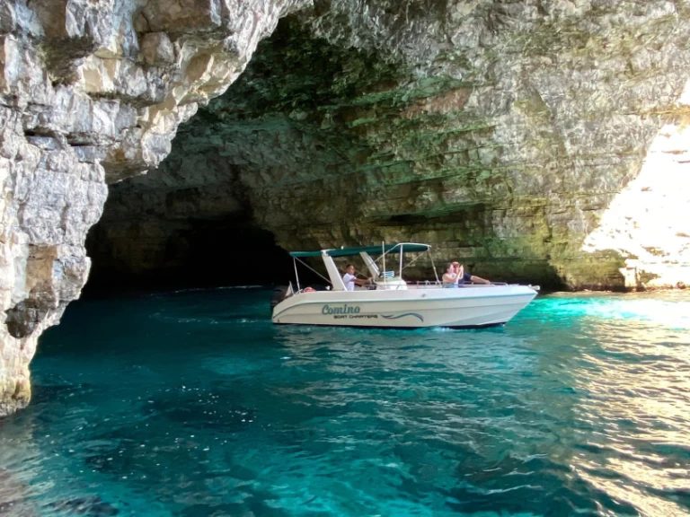 Alquiler de embarcaciones Gaia 220 enĊirkewwa en Samboat