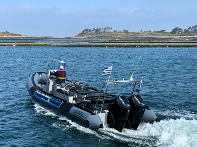 Alquiler Neumática Zeppelin con o sin  título de navegación
