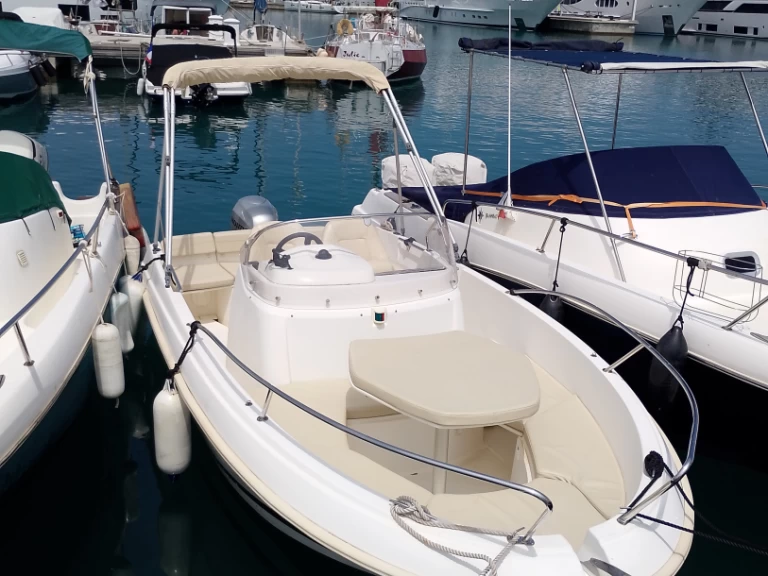 Alquiler de embarcaciones Jeanneau Cap Camarat 555 enAntibes en Samboat