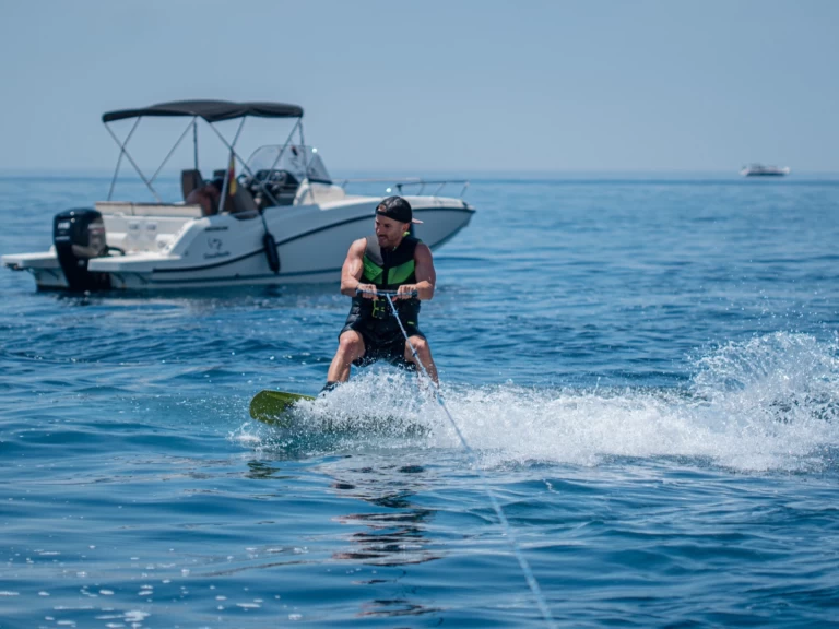 Alquiler Lancha Quicksilver con o sin  título de navegación