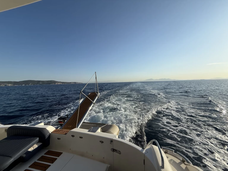 Princess Princess 60 Fly de alquiler a Póros (Ciudad)