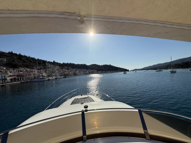 Alquiler de Princess Princess 60 Fly en Póros (Ciudad)