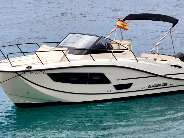Alquiler de embarcaciones Quicksilver Activ 875 Sundeck enPuerto Campomanes Greenwich en Samboat