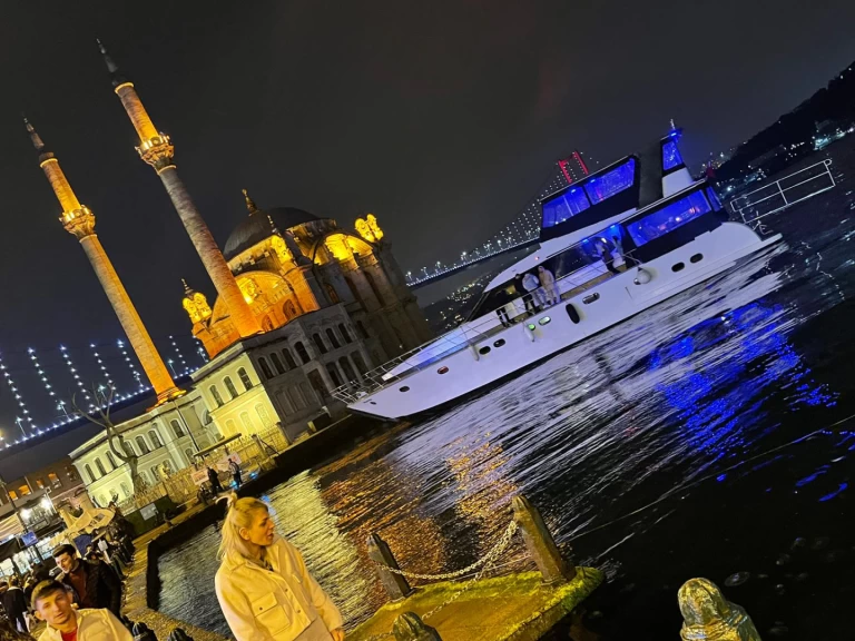 Alquiler de costome made costome made en Eminönü