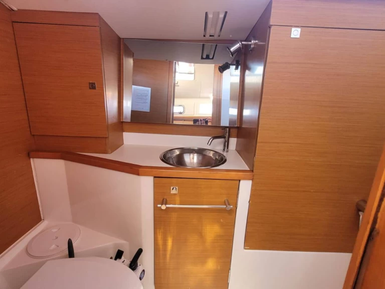 Alquiler Velero Jeanneau con o sin  título de navegación