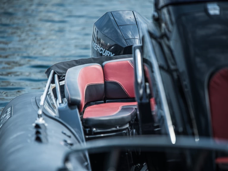 Grand Boats Golden Line G850L de alquiler a Santorini Port