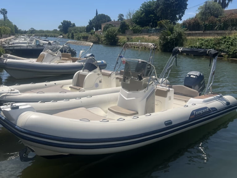 Capelli Capelli 690 de alquiler a Hyères