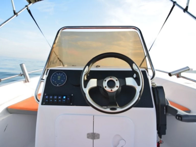 Alquiler de voraz 500 en Puerto Deportivo de Lujo en Marbella