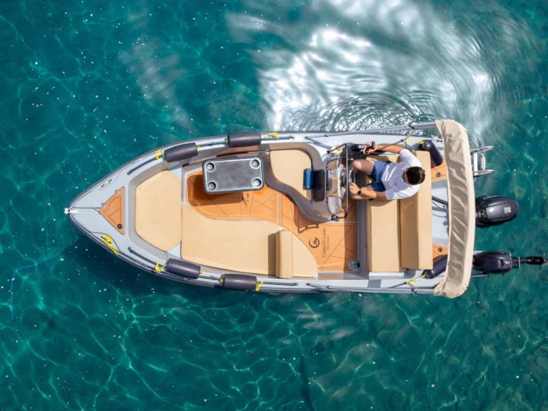 Nireus 490 optima de alquiler a Vlychada