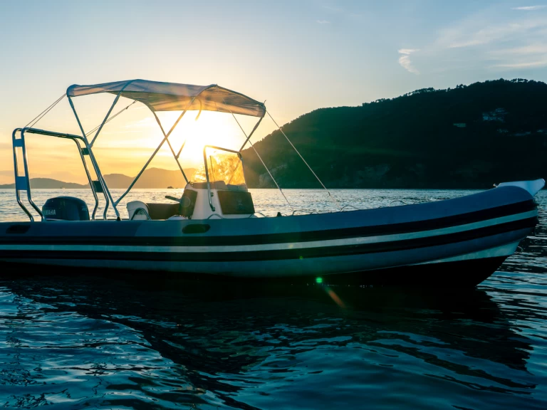 Alquiler de Neumática, con o sin patrón Joker Boat Bocca di Magra