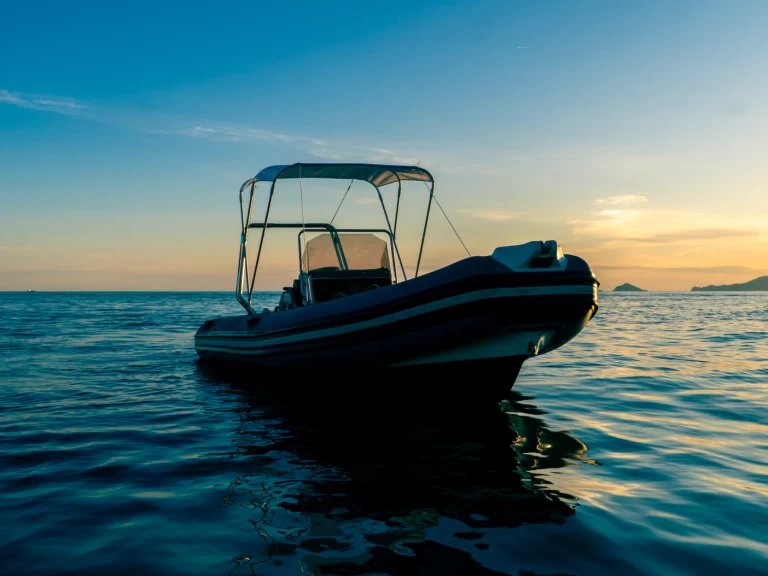 Alquiler Neumática Joker Boat con o sin  título de navegación