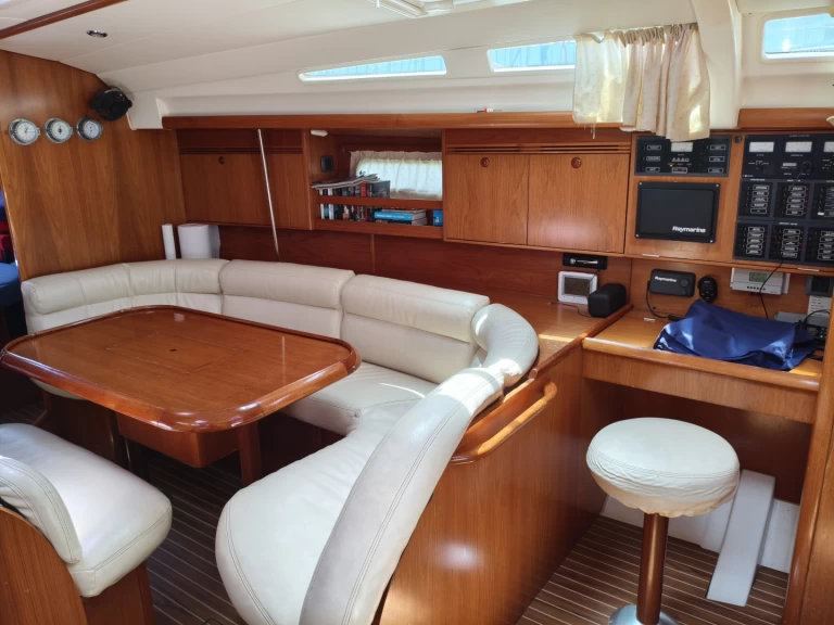 Alquiler de Jeanneau Sun Odyssey 45 en Álimos