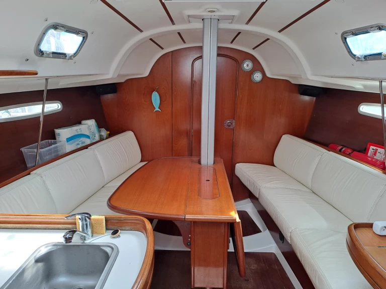 Alquiler de Bénéteau First 31.7 en Concarneau
