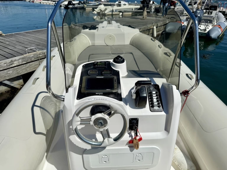 Alquiler de Capelli Tempest 700 Sun en Port de Sainte-Marine