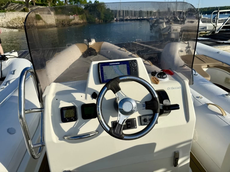 Alquiler Port de Sainte-Marine - Zodiac Medline 740 en SamBoat