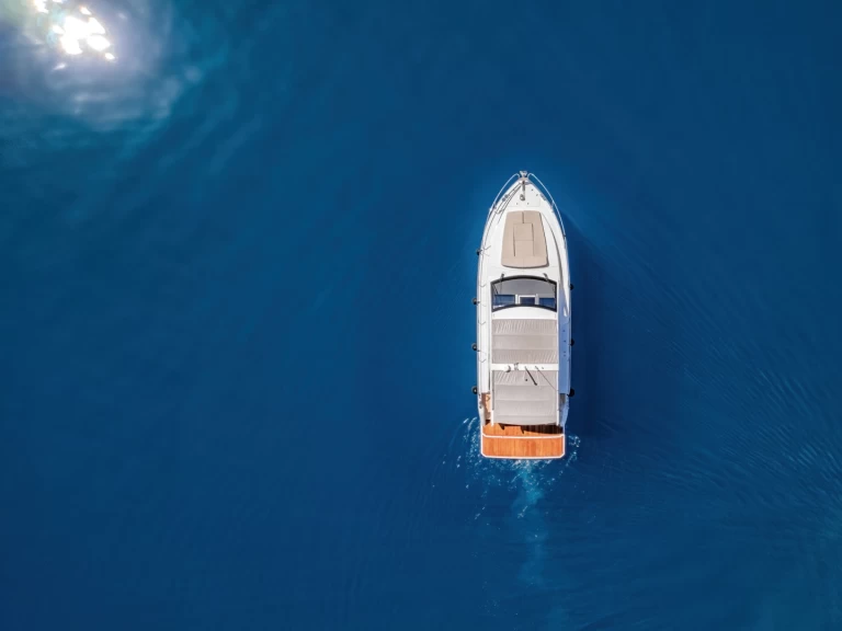 Alquiler de embarcaciones Sealine S335 enCorfú en Samboat