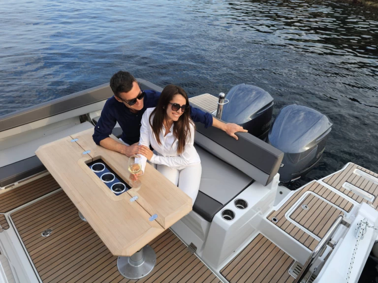 Alquiler Port des Marines de Cogolin - Jeanneau Cap Camarat 9.0 CC en SamBoat