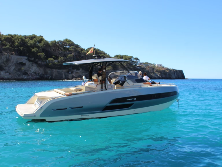 Alquiler de Invictus  GT 320 en El Toro