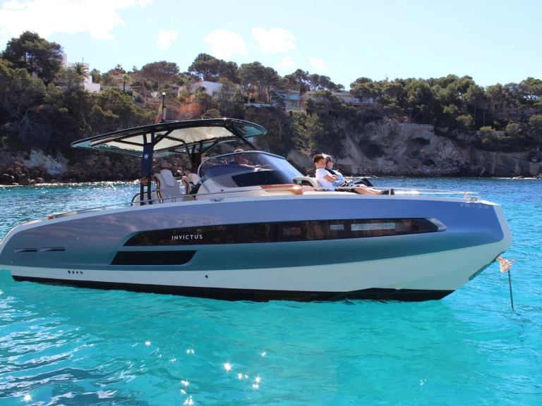 Alquiler de embarcaciones Invictus  GT 320 enEl Toro en Samboat