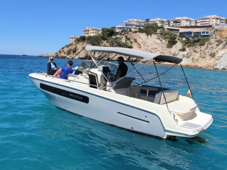Alquiler de embarcaciones Invictus  CX250 enPort Adriano en Samboat