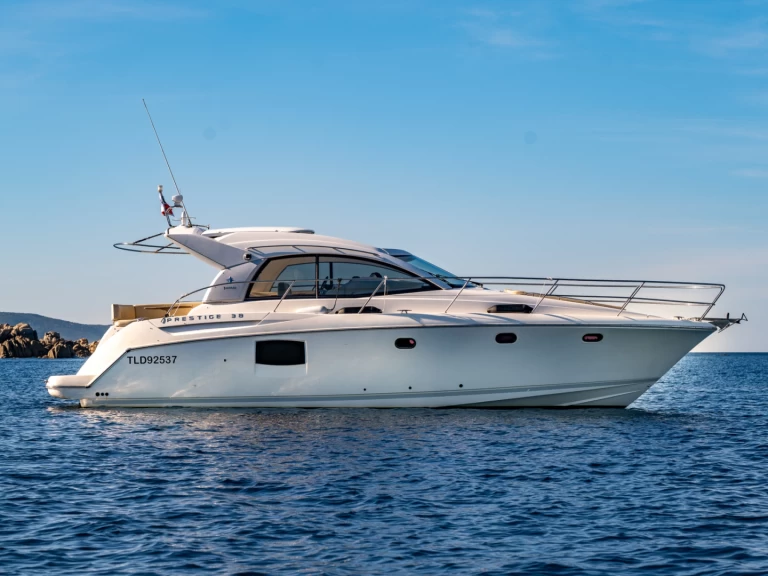 Alquiler de Jeanneau Prestige 38 S en Porto Pollo