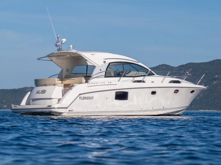 Alquiler de barcos Porto Pollo barato de Prestige 38 S