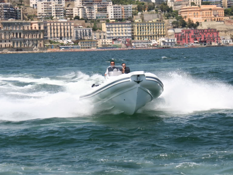 Alquiler Neumática Asso con o sin  título de navegación