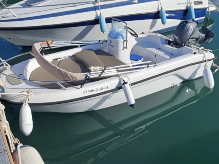 Alquiler de embarcaciones Astec Astec 400 enEs Canutells en Samboat