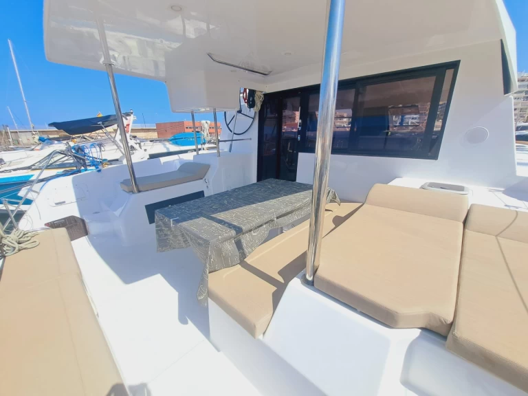 Catamarán para alquilar Port de Sitges Aiguadolç al mejor precio