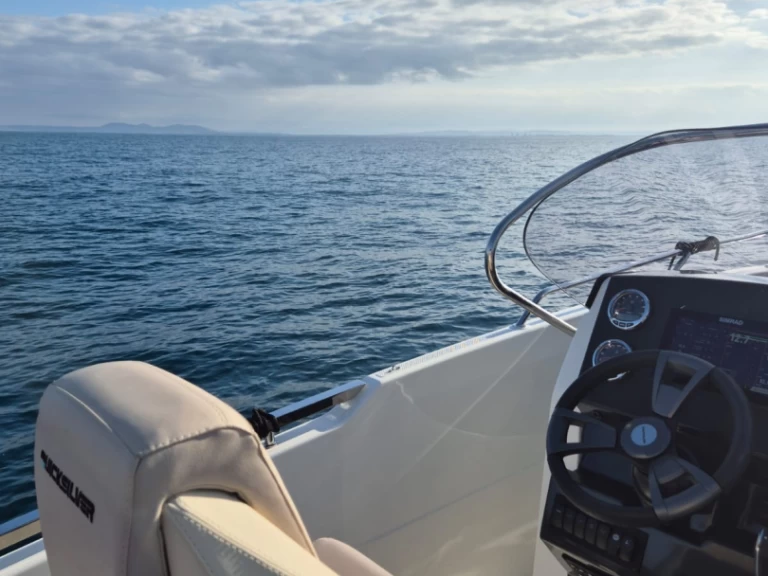 Alquiler Lancha Quicksilver con o sin  título de navegación