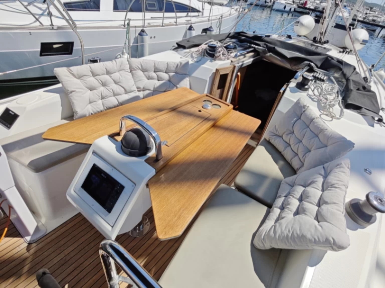 Bavaria Cruiser 34 de alquiler a Punat