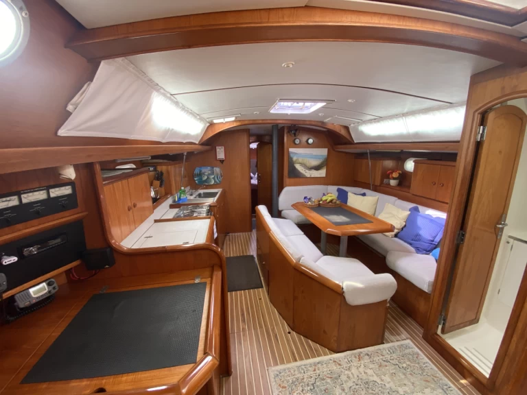 Alquiler de Jeanneau Sun Odyssey 42.2 en Gouviá