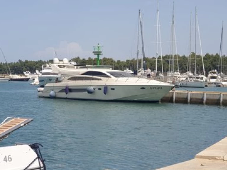 Riva Riva Dolcevita 70 Super - 3 + 1 cab. de alquiler a Novigrad