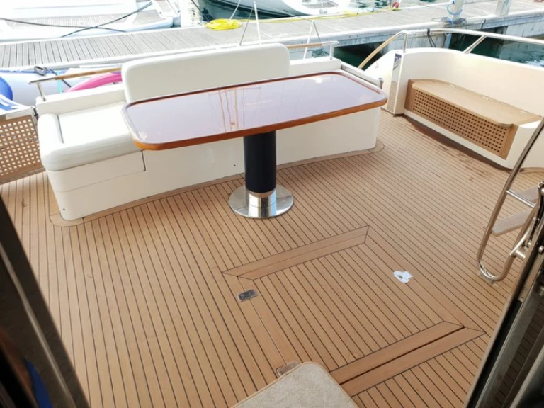 Alquiler de Riva Riva Dolcevita 70 Super - 3 + 1 cab. en Novigrad